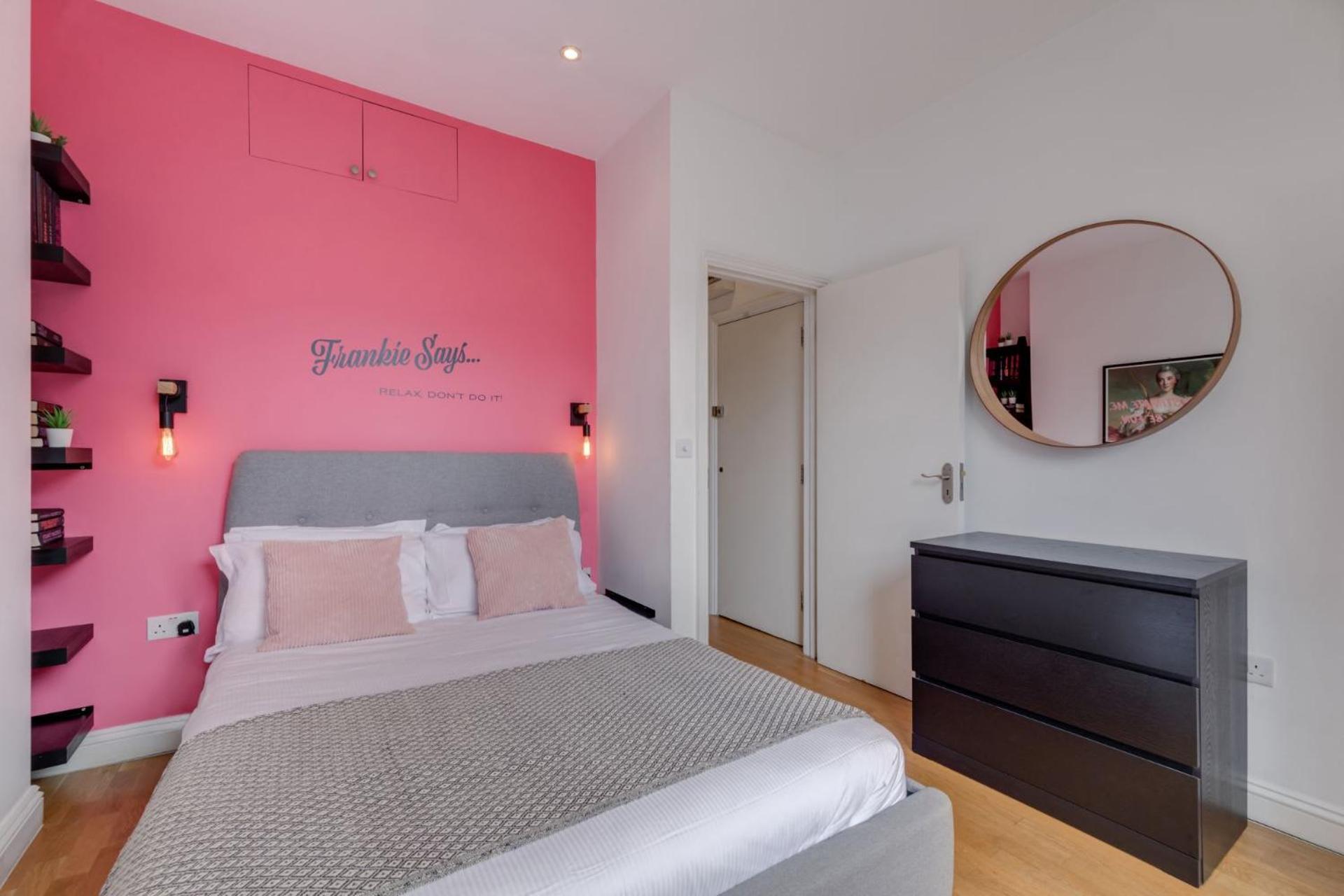 The Lipstick Palace - Fitzrovia - By Frankie Says Лондон Екстер'єр фото