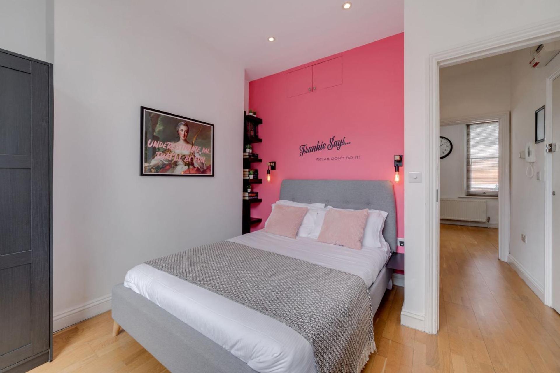 The Lipstick Palace - Fitzrovia - By Frankie Says Лондон Екстер'єр фото